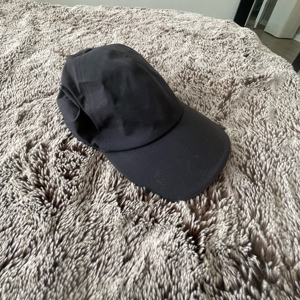 Black Lululemon hat